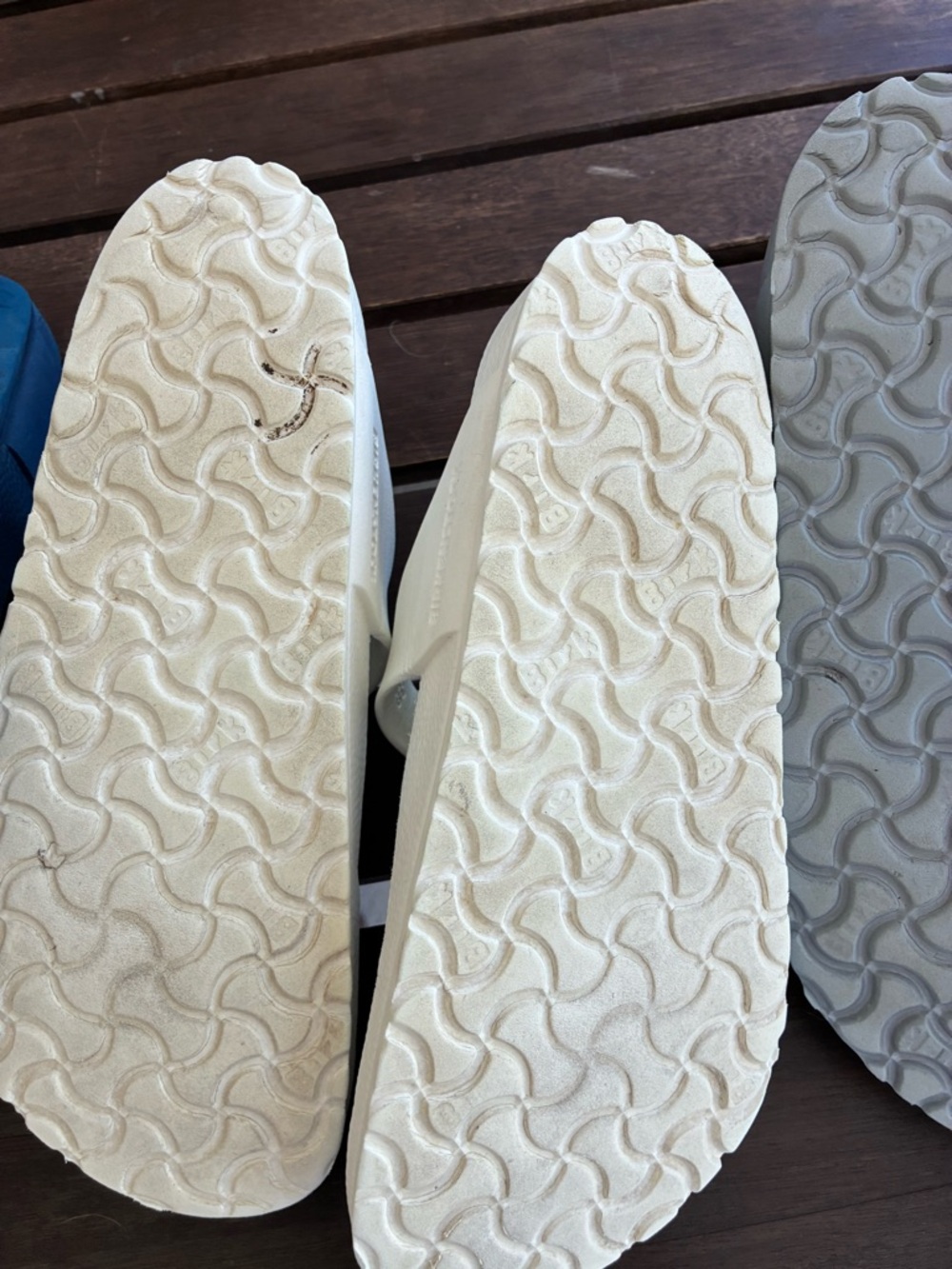 4 Pairs of Birkenstock Gizeh Sandals in Black, Navy, White, Silver - Picture 7 of 13